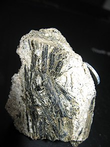 Gedrite-Magnetite-448448.jpg