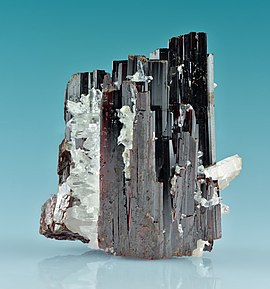 Hübnerite - Pasto Bueno, Ancash, Peru.jpg