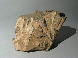 Euxenite - Vegusdal, Norvegia 01.jpg