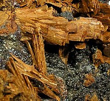 Santabarbaraite-Vivianite-mrz341b.jpg