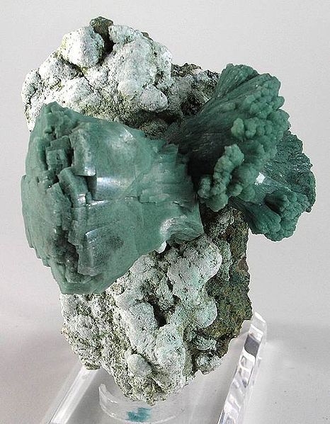 File:Heulandite-Celadonite-191727.jpg