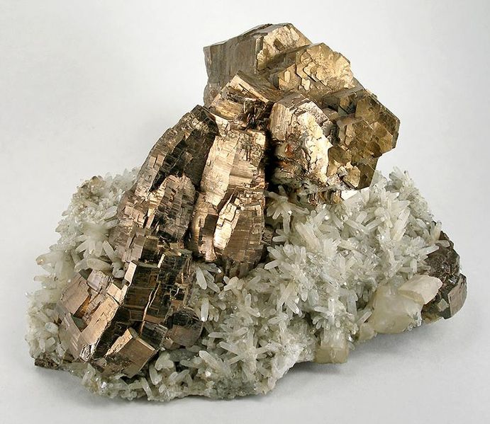 File:Pyrrhotite-Quartz-kw-tcq03a.jpg
